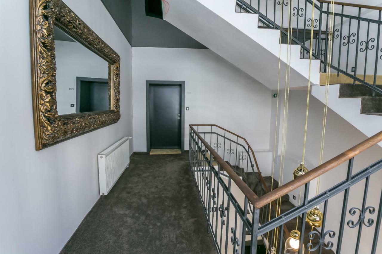 Apart Hotel Golden Apartments コシツェ エクステリア 写真