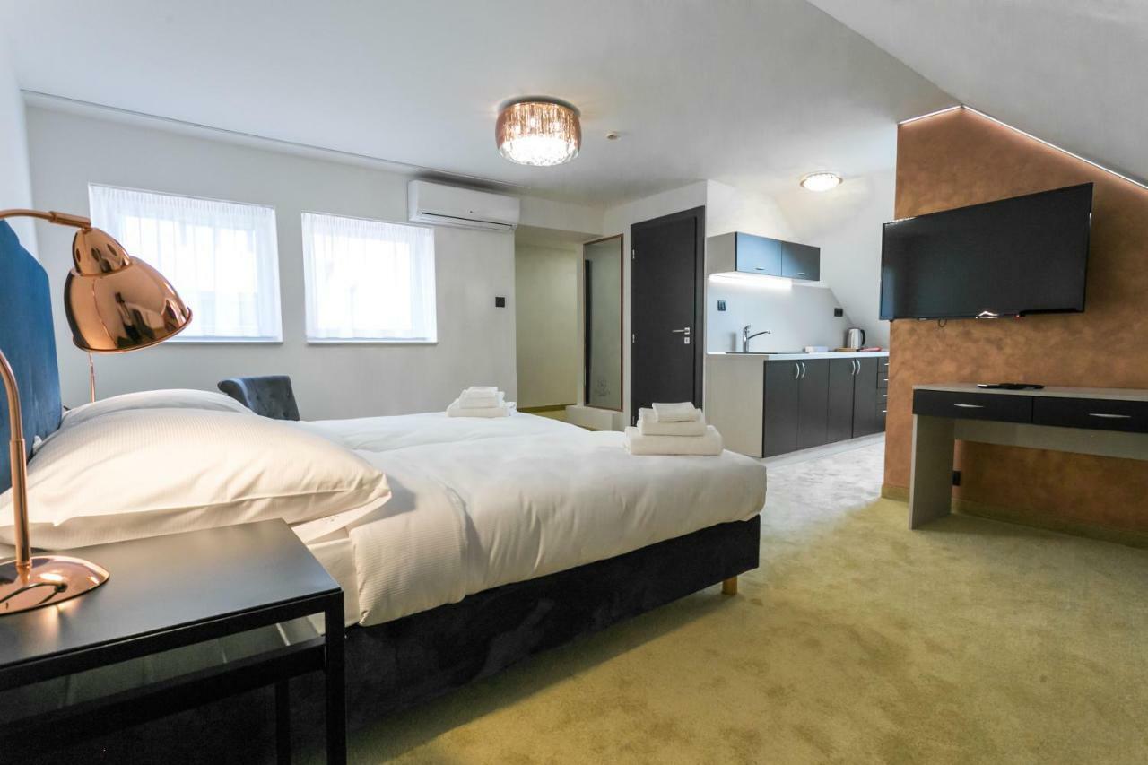Apart Hotel Golden Apartments コシツェ エクステリア 写真