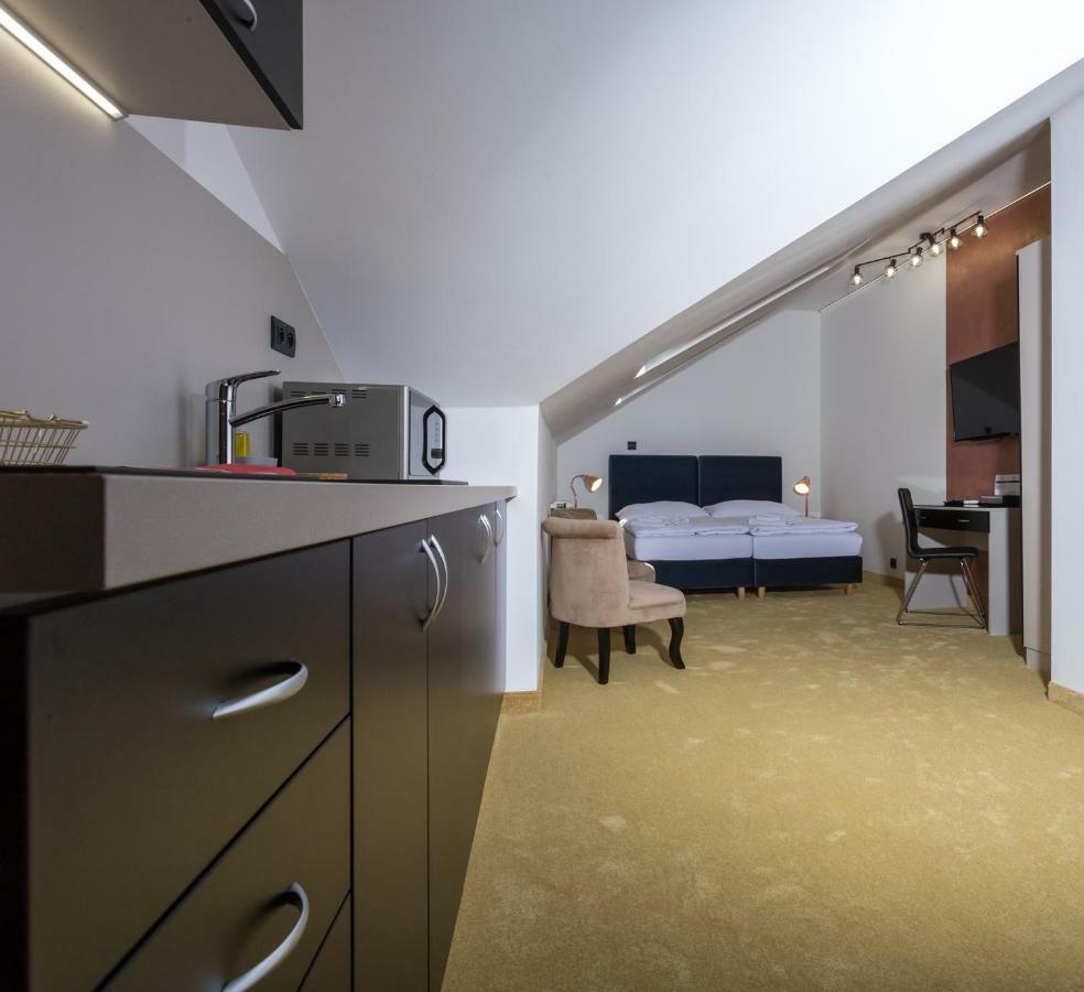 Apart Hotel Golden Apartments コシツェ エクステリア 写真