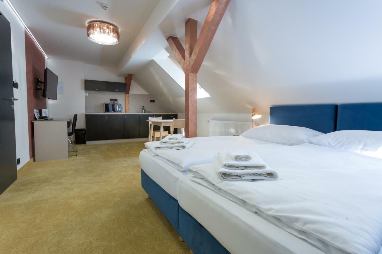 Apart Hotel Golden Apartments コシツェ エクステリア 写真