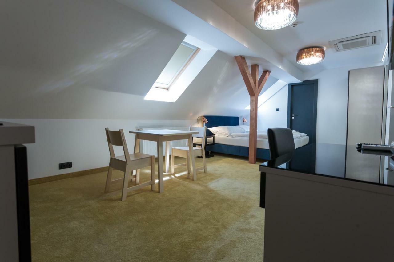 Apart Hotel Golden Apartments コシツェ エクステリア 写真